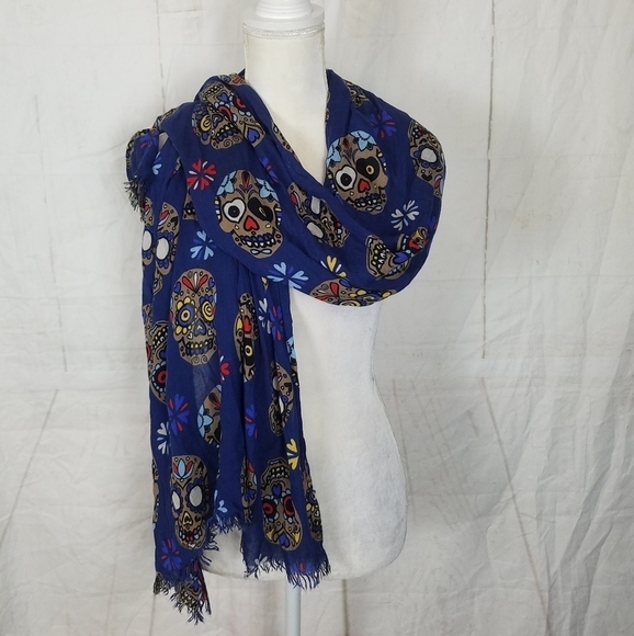 Painted skull scarf - Picture 1 of 6